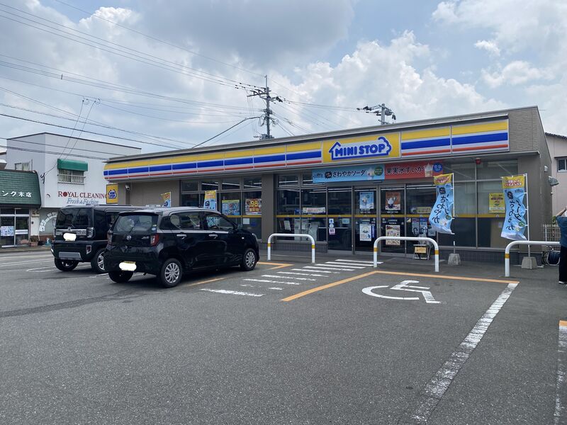コンビニ　ミニストップ福岡八田1丁目店（コンビニ）まで241m