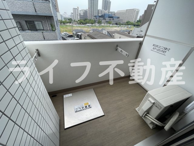 バルコニー　外からの目が気にならないバルコニーで洗濯物が干せます