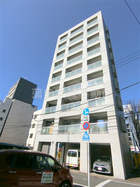 建物外観　2004年3月築　RC鉄筋コンクリート造地上9階建て総戸数2