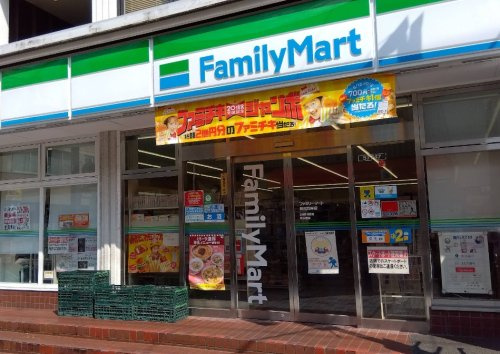 コンビニ　ファミリーマート鵠沼海岸店（コンビニ）まで86m