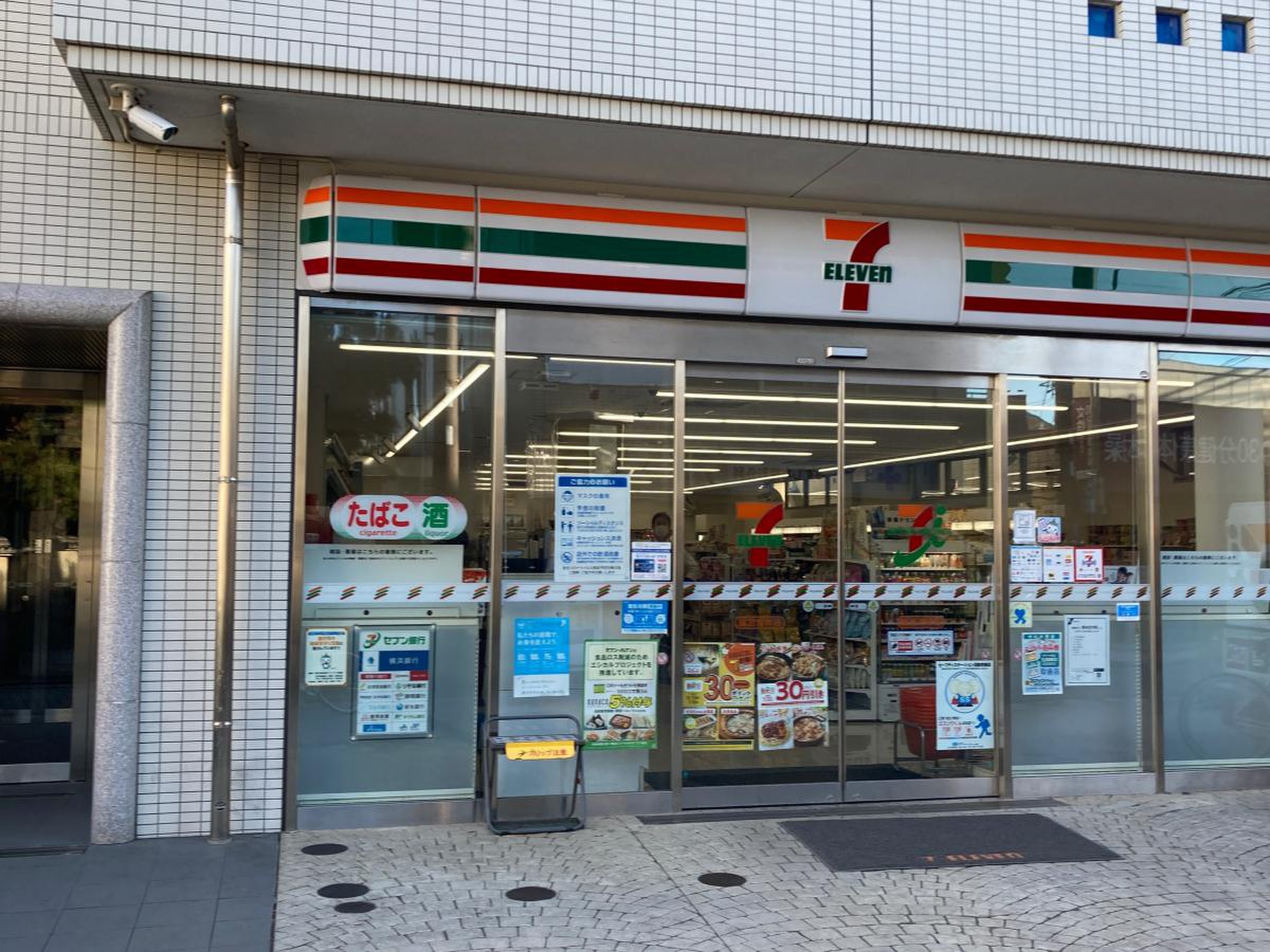 コンビニ　セブンイレブン鵠沼海岸店（コンビニ）まで118m