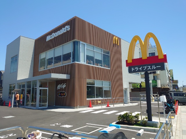 飲食店　マクドナルド江の島店（飲食店）まで645m