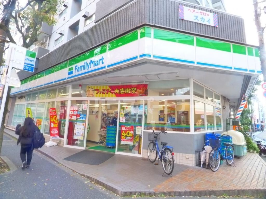 コンビニ　ファミリーマート西葛西駅前店（コンビニ）まで210m