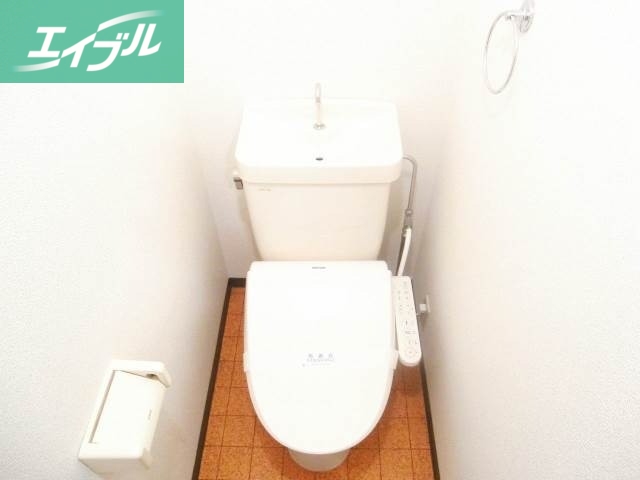トイレ　別のお部屋の写真です。実際とは異なります。