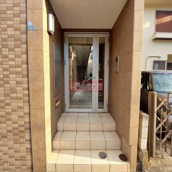 エントランス　同建物参考写真