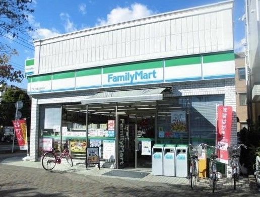 コンビニ　ファミリーマート桶川駅西口店（コンビニ）まで500m