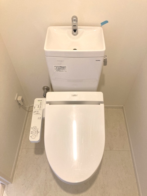 トイレ　※写真は同タイプ住戸です。