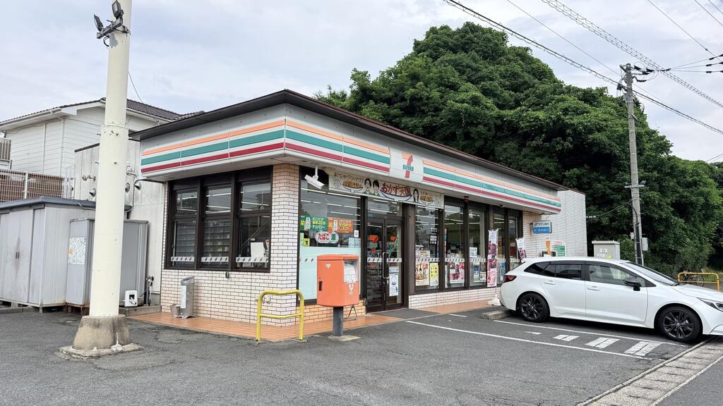 コンビニ　セブンイレブン宮田百合野店（コンビニ）まで988m