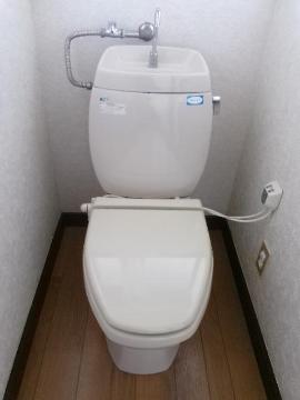 盛岡市 2階建 築42年のトイレ写真