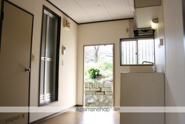 小田急小田原線 東海大学前駅 徒歩20分 2階建 築37年の玄関写真