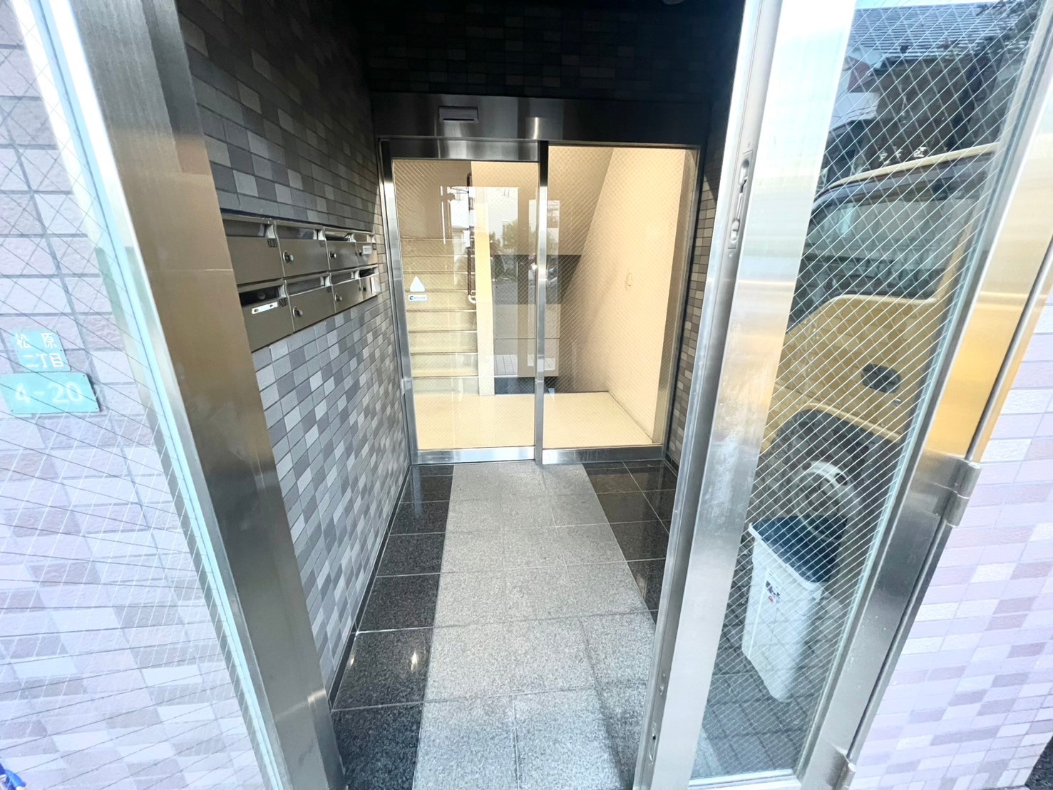 京王線 明大前駅 徒歩4分 3階建 築26年の外観写真