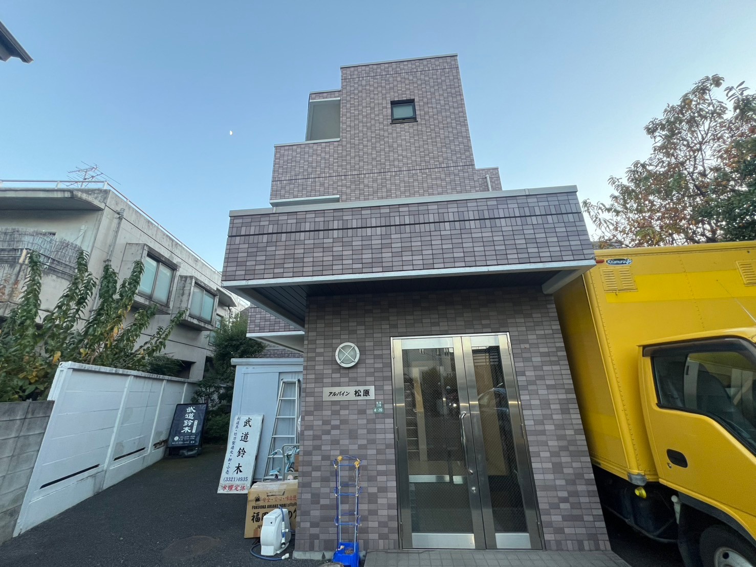 京王線 明大前駅 徒歩4分 3階建 築26年の外観写真