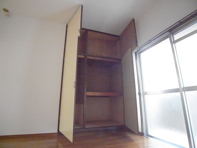 収納　奥行・仕切りもあってたくさん入ります