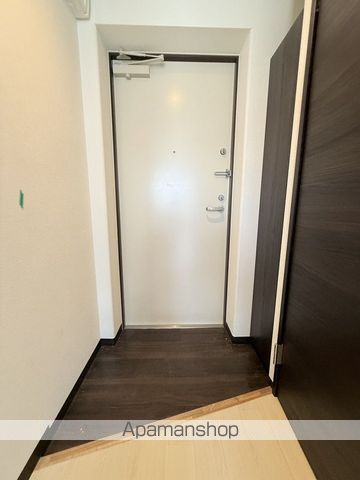 地下鉄東西線 西２８丁目駅 徒歩4分 5階建 築8年の玄関写真
