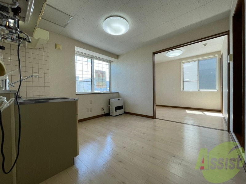 居室・リビング　７帖のＤＫです。広々として、きれいですね。