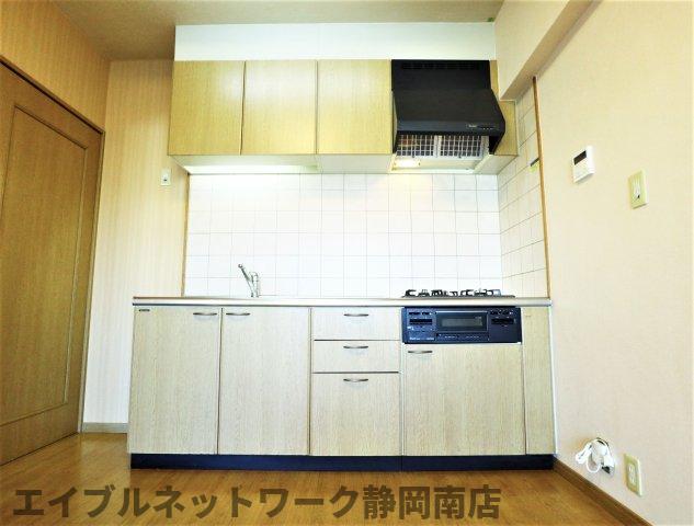 【静岡市駿河区登呂のマンションのキッチン】