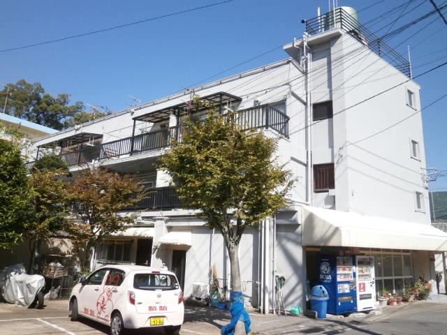 松尾ビルの建物外観