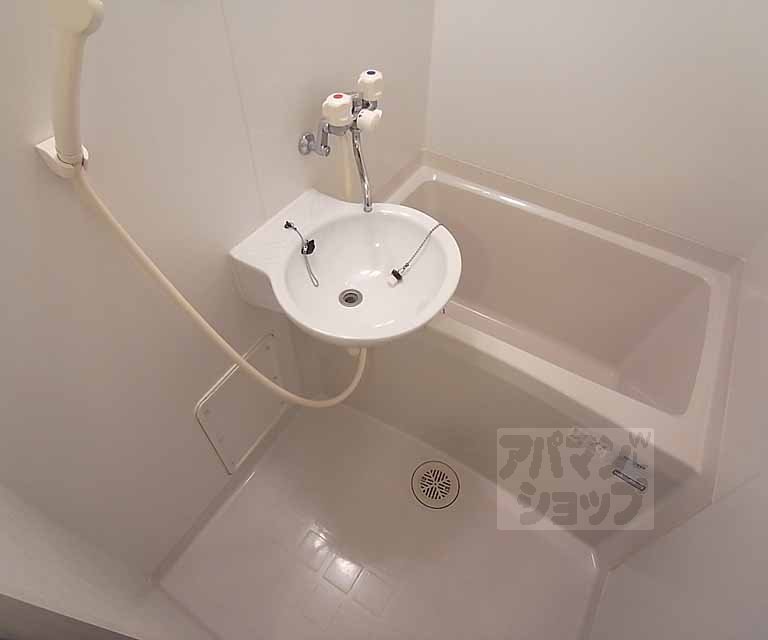 バス・シャワールーム　ゆったり浸かれます！