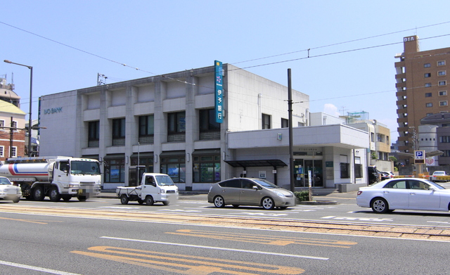 【松山市木屋町のマンションの銀行】