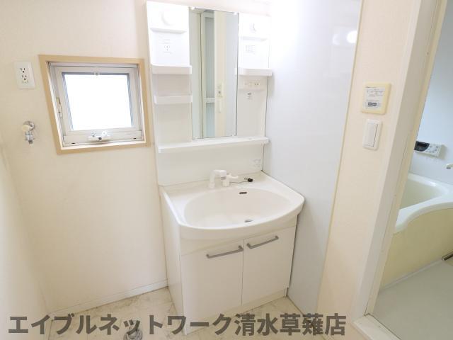 【静岡市清水区鳥坂のアパートの洗面設備】