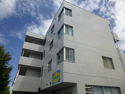 平塚市八千代町のマンションの建物外観
