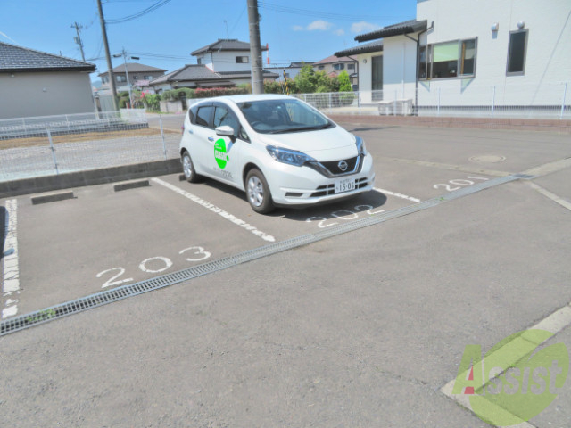 【岩沼市吹上のアパートの駐車場】