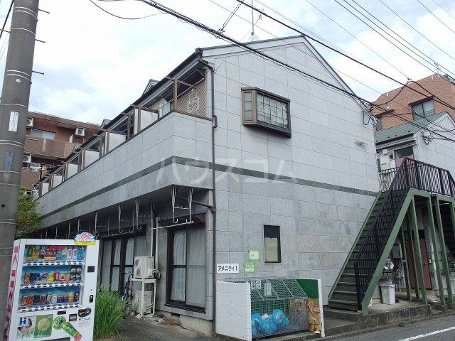 【八王子市越野のアパートの建物外観】