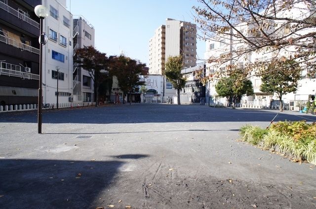 【川崎市川崎区大島上町のマンションの公園】