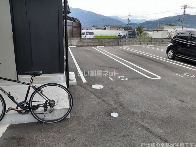 【美馬市脇町のアパートの駐車場】