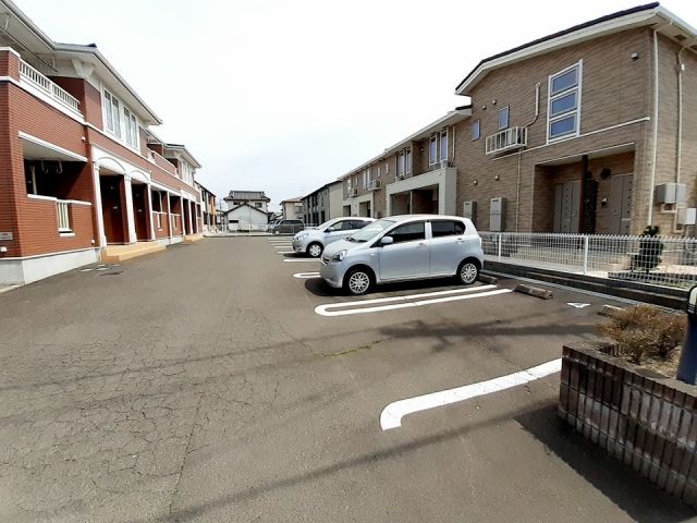 【岩沼市下野郷のアパートの駐車場】