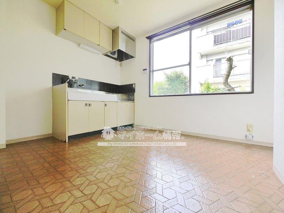 居室・リビング　101号の内観写真を引用しており内装が異なる場合がございます