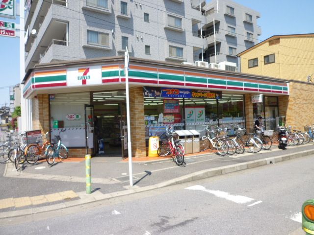 【飯山満町３丁目戸建貸家　Ｉ棟のコンビニ】