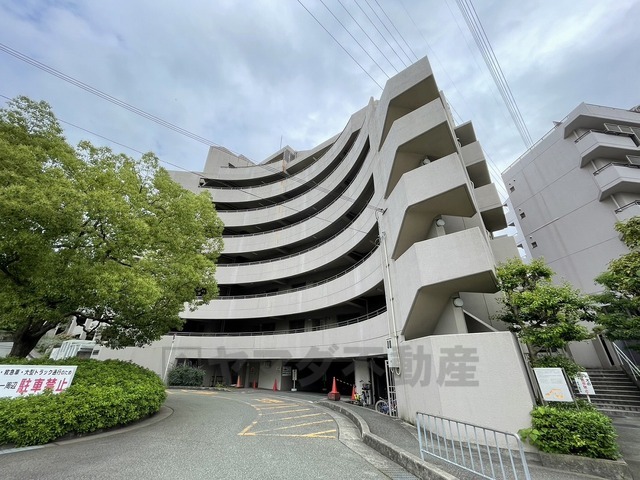 吹田市千里山西のマンションの建物外観