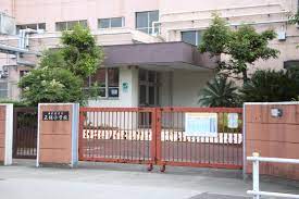 【中京ウエストIIの小学校】