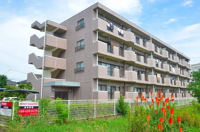 さいたま市桜区大字下大久保のマンションの建物外観