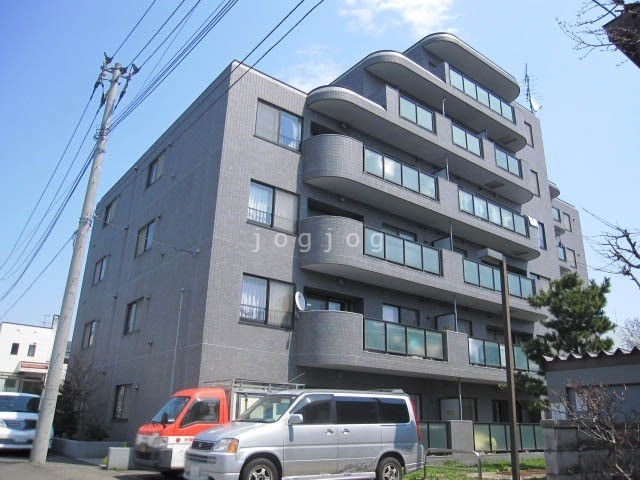 札幌市白石区東札幌五条のマンションの建物外観