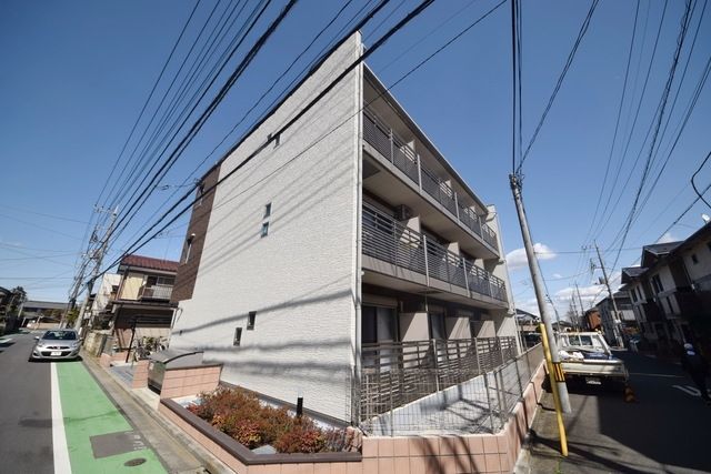 【川越市小仙波町のマンションの建物外観】