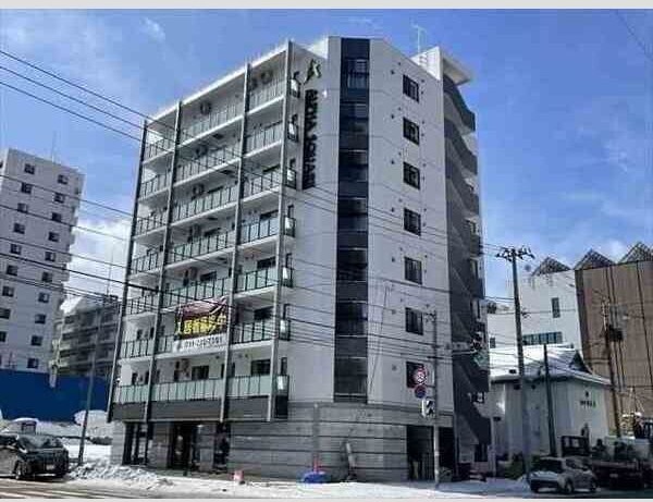 札幌市北区北十二条西のマンションの建物外観