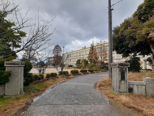 【鳥取市徳尾のアパートの小学校】