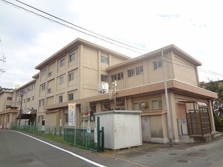 【浜松市中央区北島町のマンションの小学校】