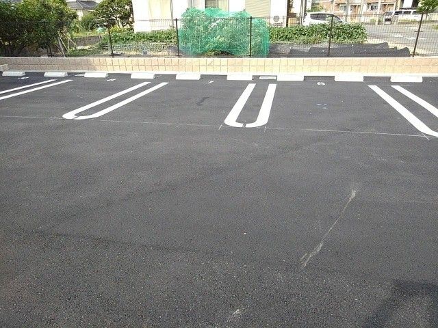 【姫路市別所町小林のアパートの駐車場】