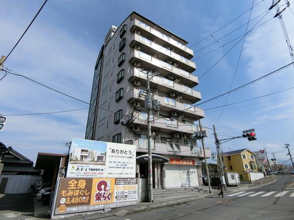 羽曳野市栄町のマンションの建物外観