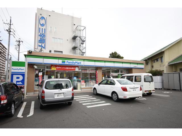 コンビニ　ファミリーマート名古屋新栄店（コンビニ）まで303m