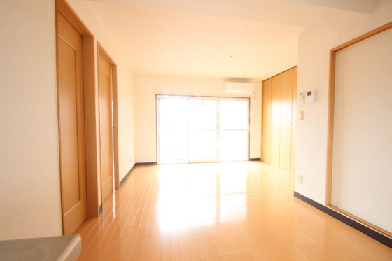 居室・リビング　※別号室の写真です