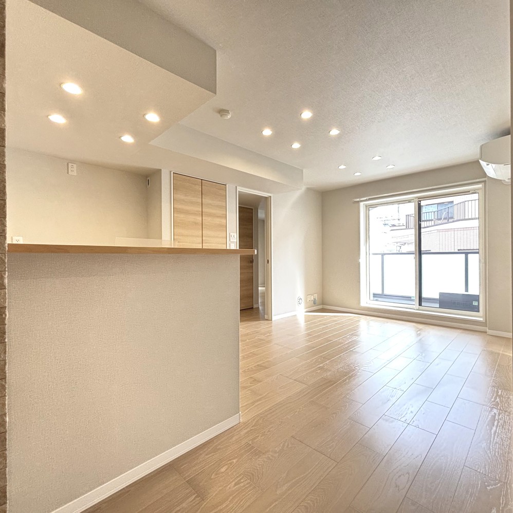 居室・リビング　ＬＤＫ13.5帖　南向き陽当り良好♪嬉しい床暖房付♪