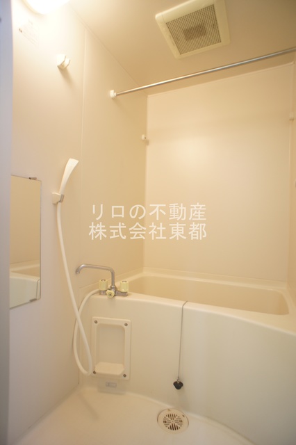 バス・シャワールーム　清潔感のある浴室で、１日の疲れを癒しリラックスできます。