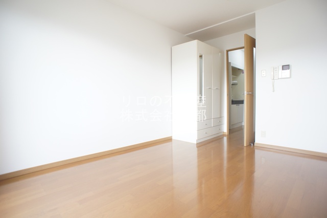 その他部屋・スペース　明るい色合いのフローリング（♪）優しい雰囲気の室内です☆