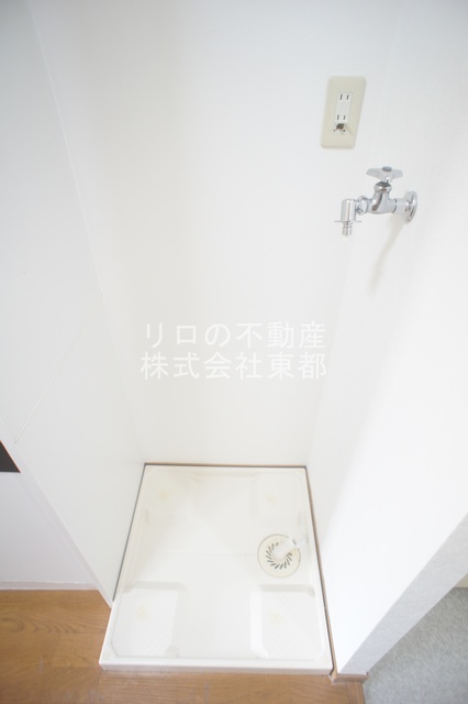 その他　水漏れの心配がない防水パン付きの洗濯機置き場です