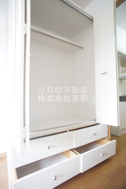 収納　色々な使い方ができるタイプのパイプハンガー付収納です♪