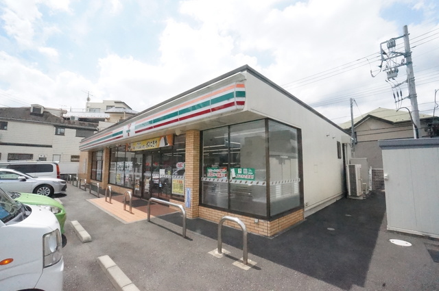 コンビニ　セブンイレブン調布菊野台2丁目店（コンビニ）まで83m